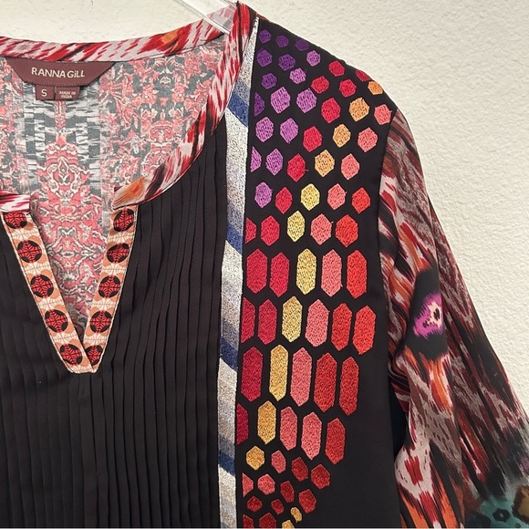 Ranna Gill Embroidered Blouse Jewel Tone Top V-Neck Pleated Black Size Small - Picture 4 of 16